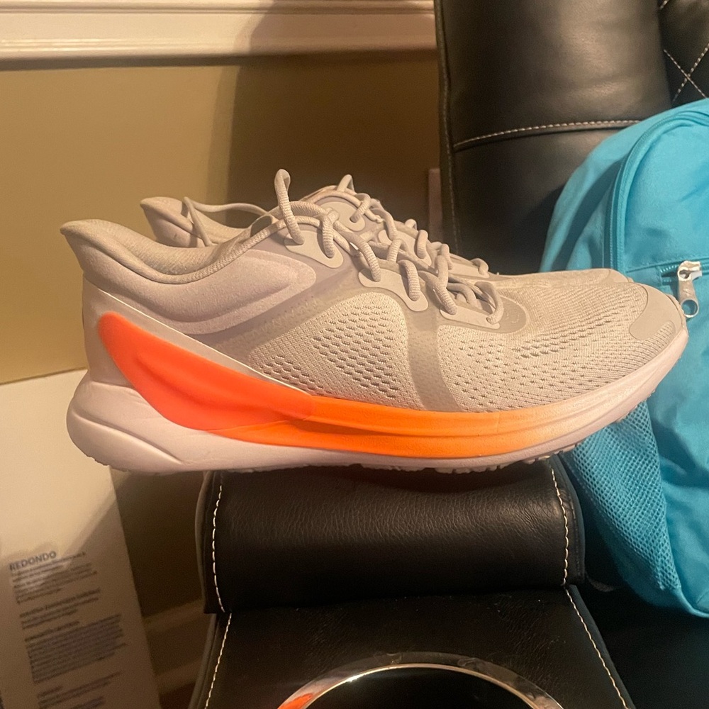 Size 9 Lululemon Athletica Blissfeel shoes - like new condition!
